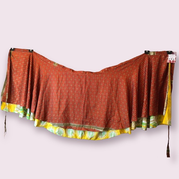 Darn Good Yarn Goddess Mini, reversible 2 layer recycled sari wrap skirt - Picture 3 of 11